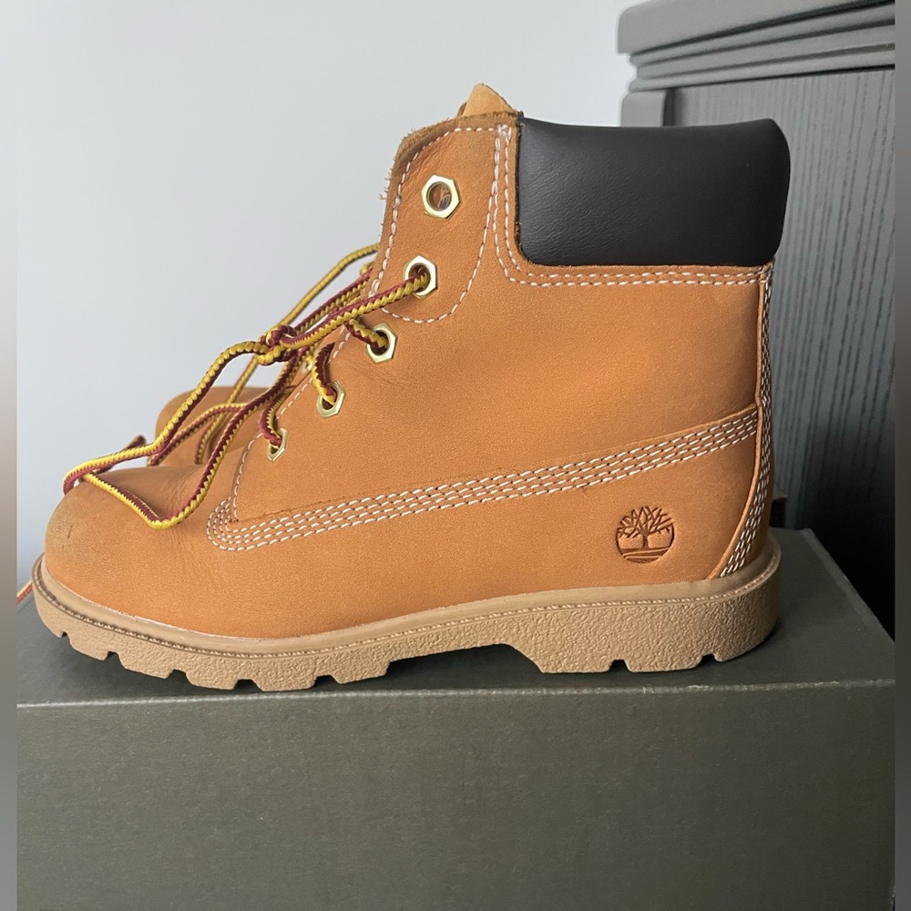 Boys timberland boots size 12, great condition